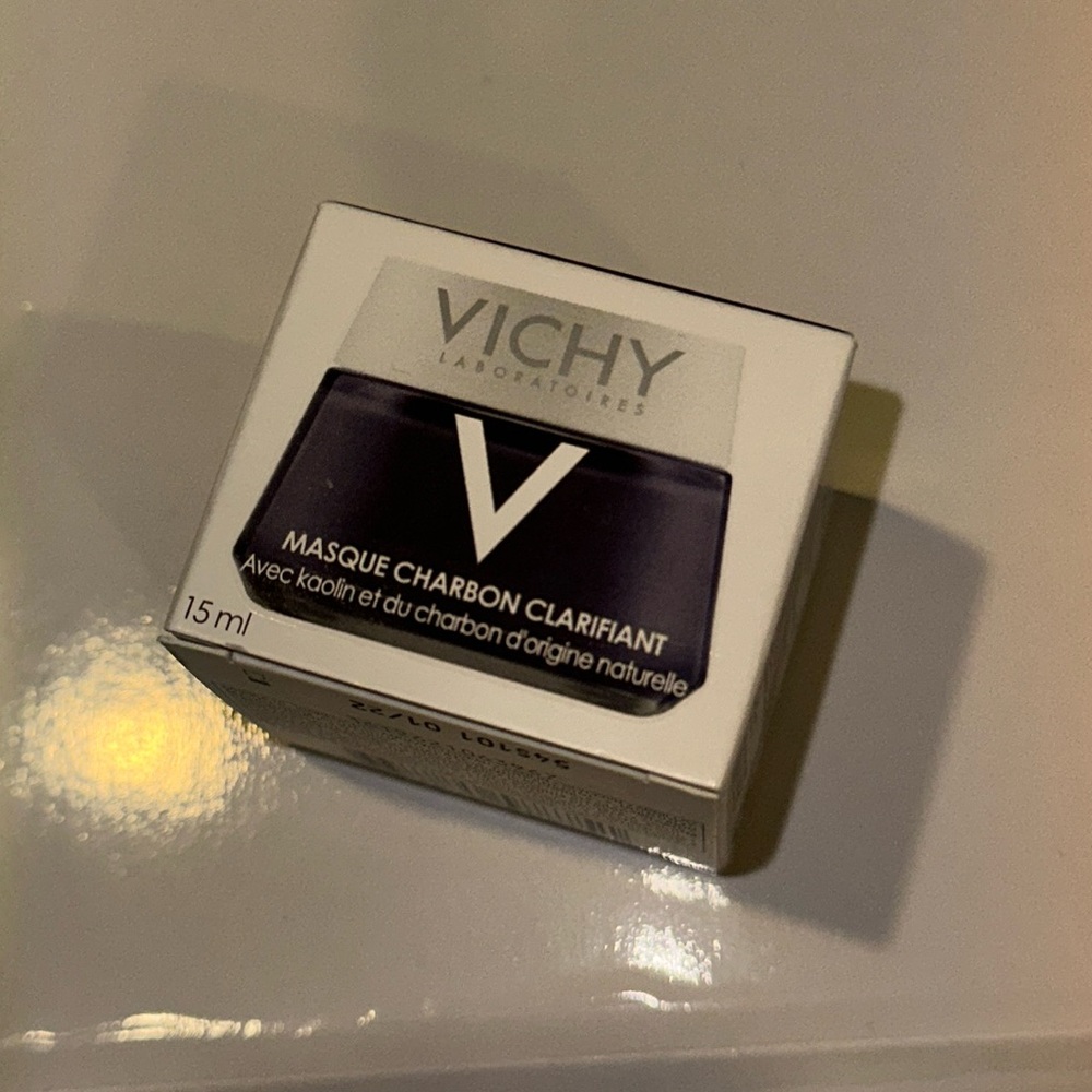 6/$25 Vichy clarifying charcoal mask sample